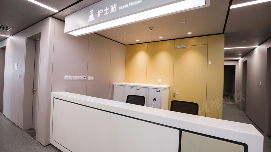 護(hù)士站墻面用彩色烤漆鋼制復(fù)合墻板.jpg